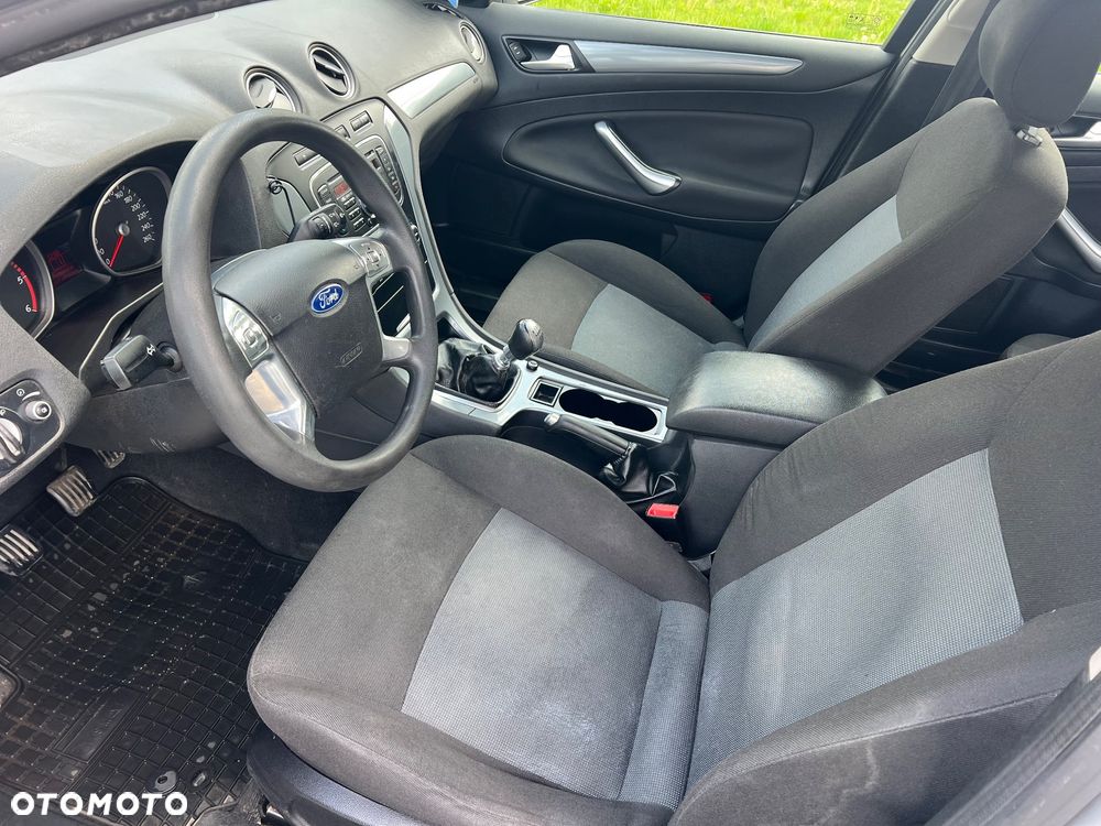 Ford Mondeo 2.0 TDCi Ambiente - 14