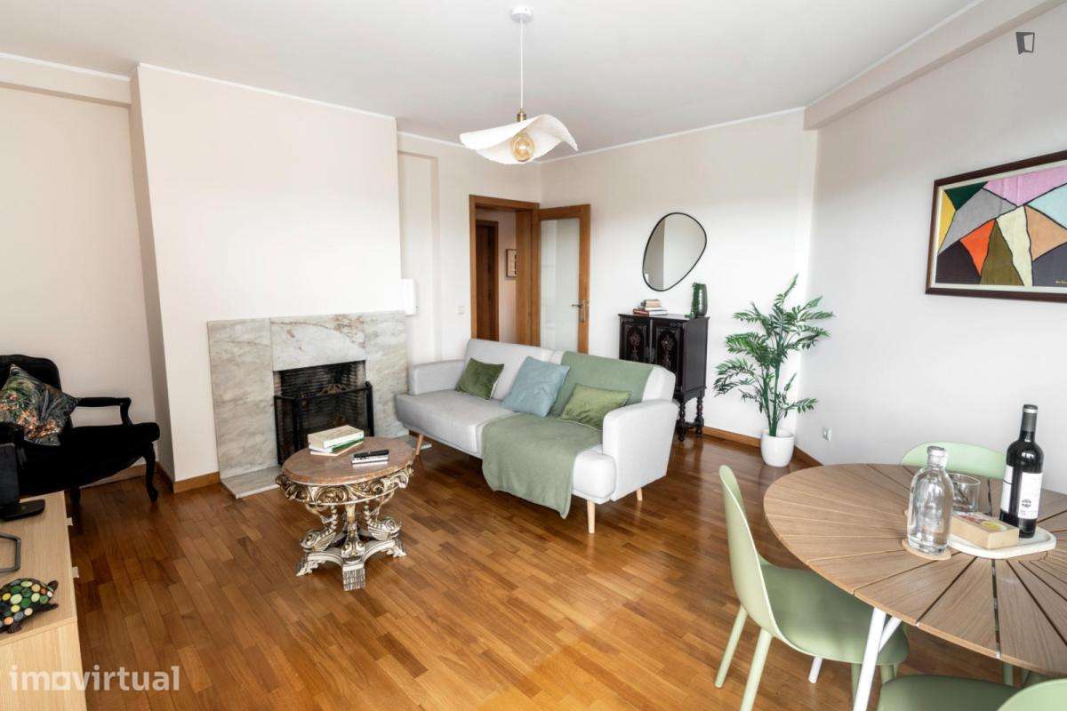 Apartamento com 1 quartos - localizado em Valbom Porto - Grande imagem: 2/15
