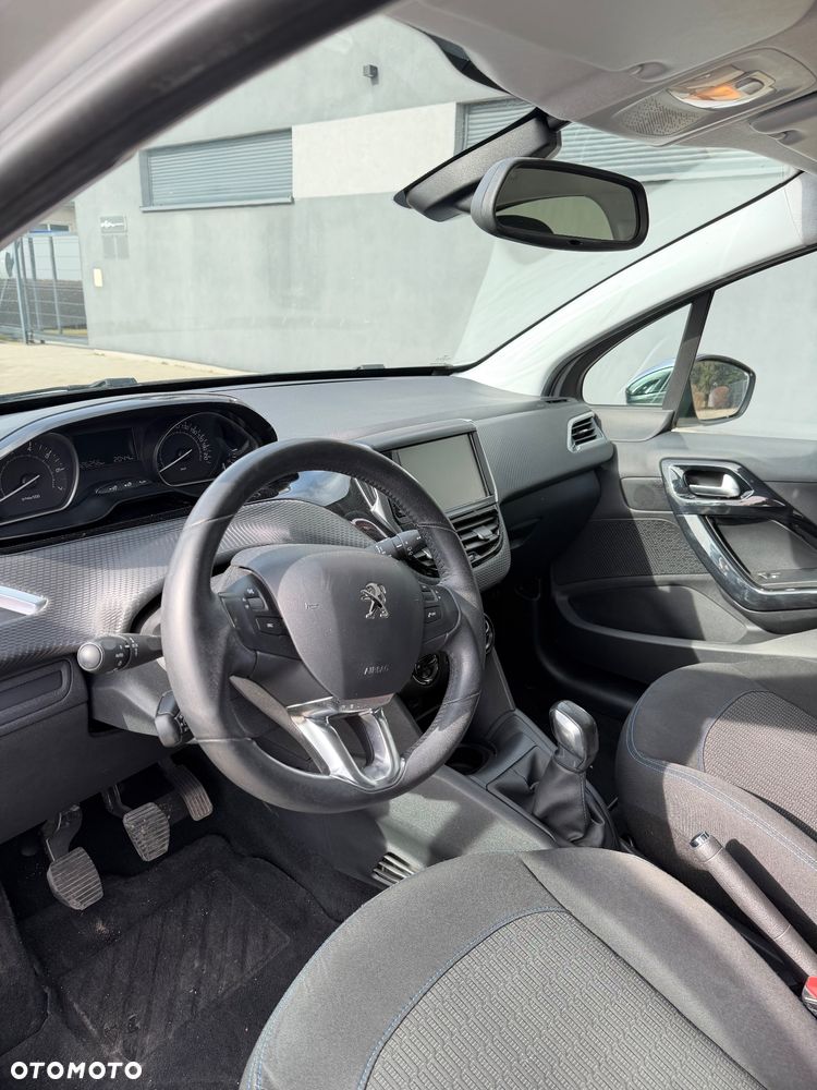 Peugeot 208 - 11
