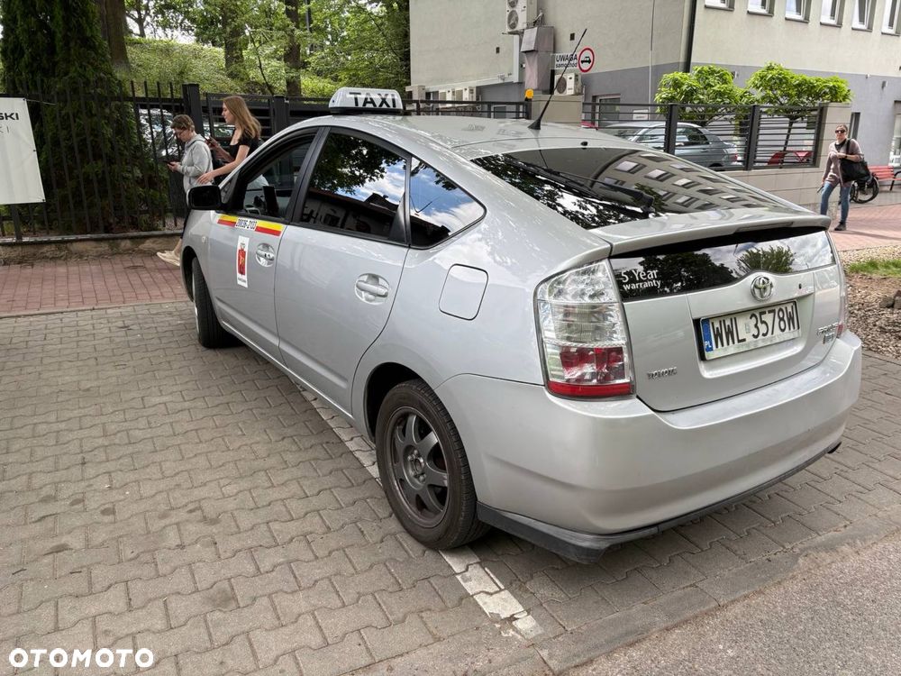 Toyota Prius - 4