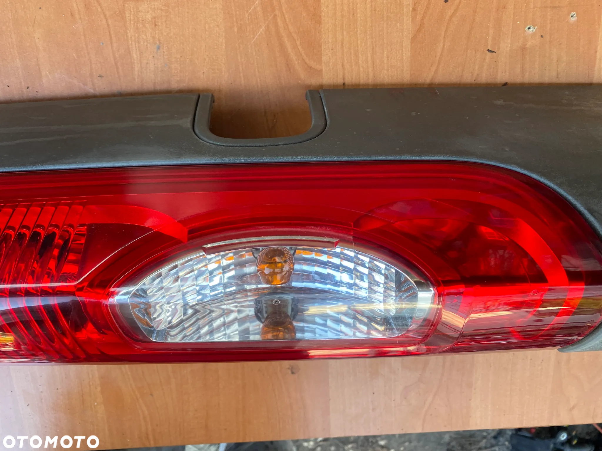 LAMPA TYLNA PRAWA RENAULT TRAFIC II OPEL VIVARO 93857722 - 4