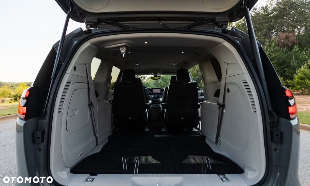 Chrysler Pacifica - 15