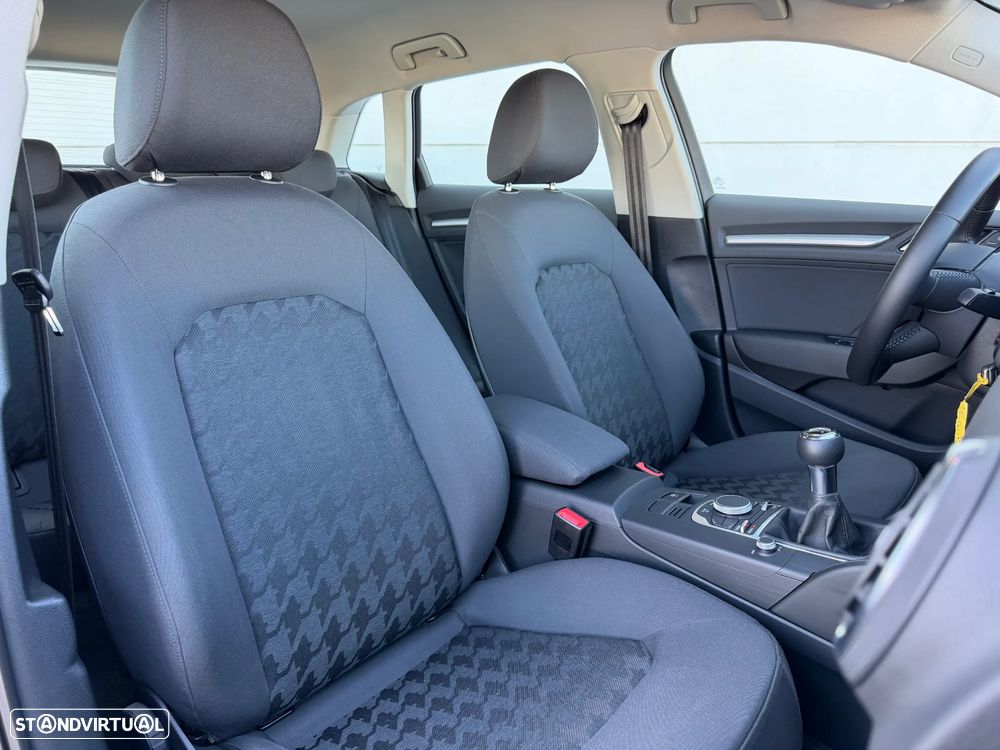 Audi A3 Sportback 1.6 TDI Advance Ultra — fotografia 15