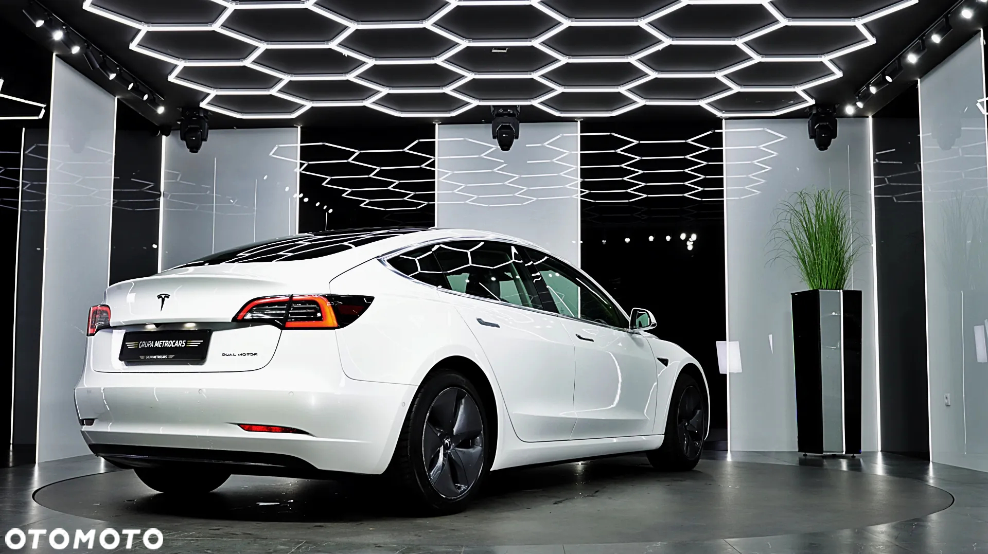 Tesla Model 3 - 10