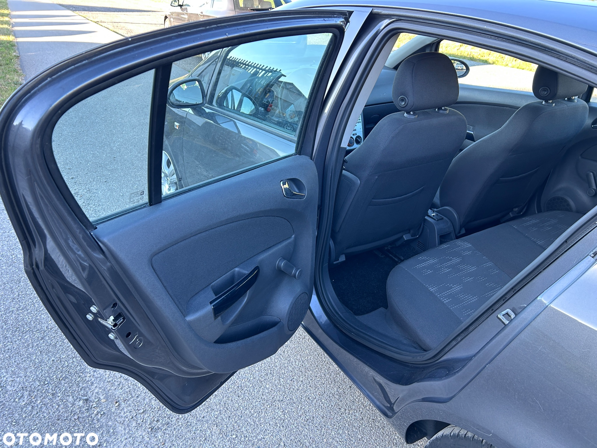 Opel Corsa 1.2 16V Enjoy - 8