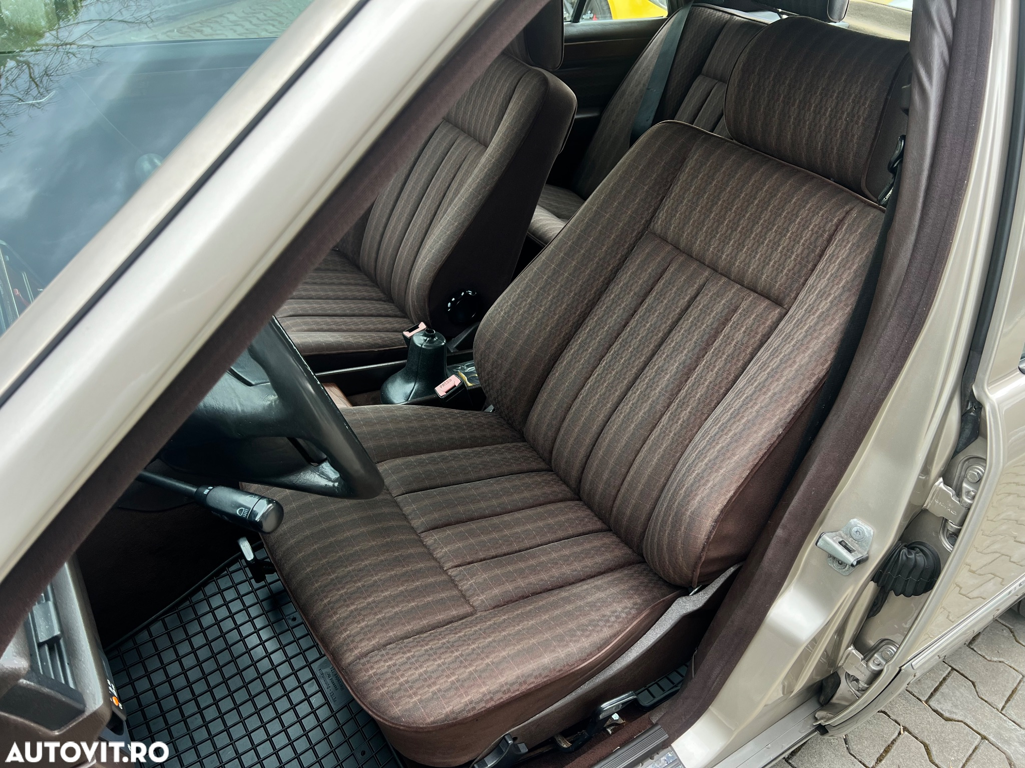Mercedes-Benz W124 - 22