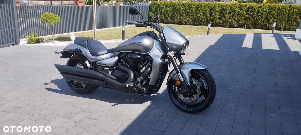 Suzuki Boulevard - 2