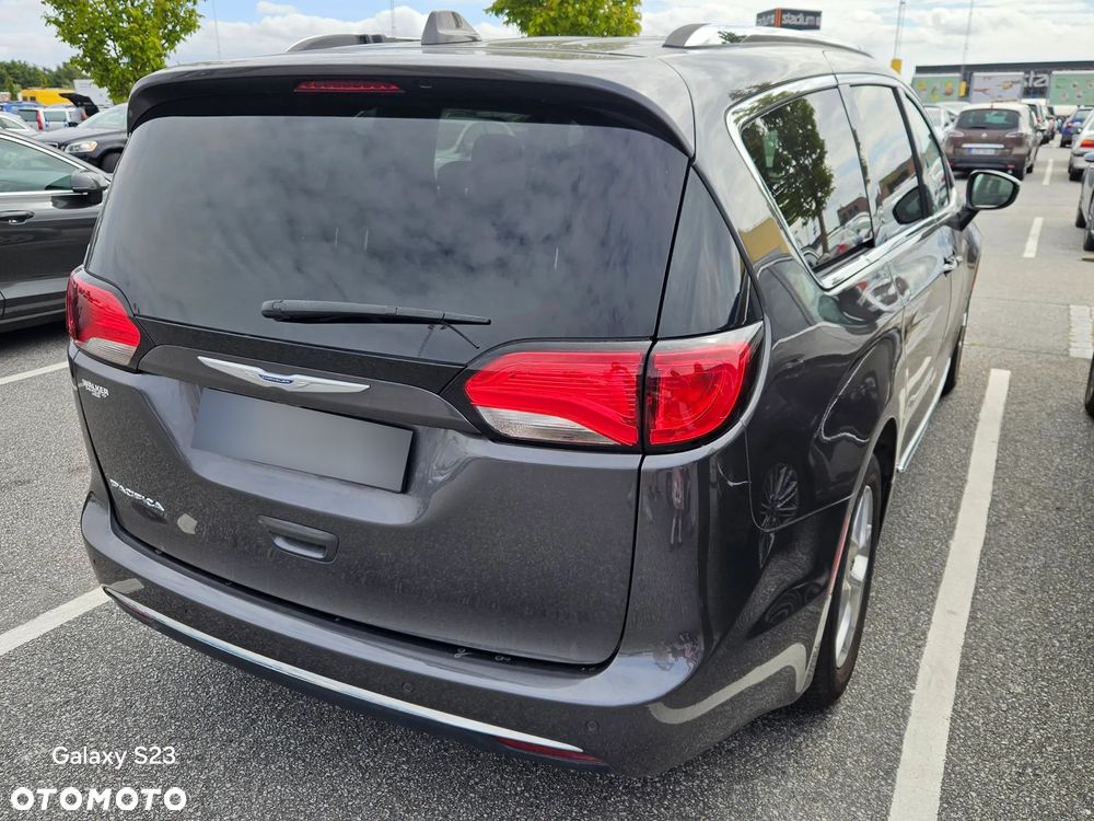 Chrysler Pacifica - 2