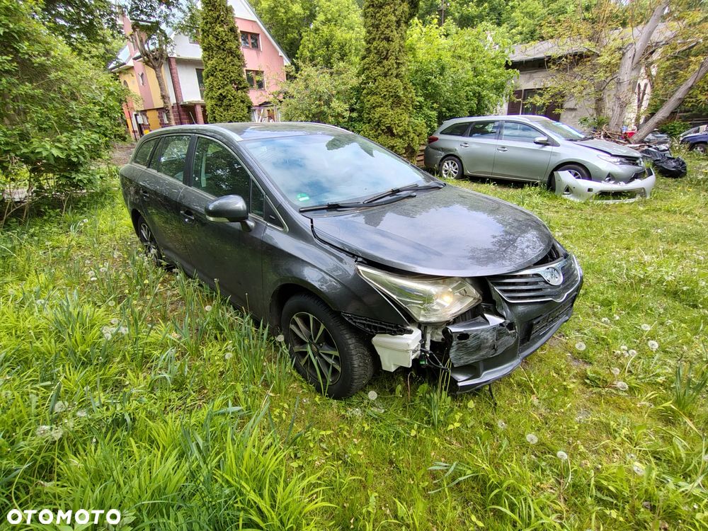 Toyota Avensis 1.6 Comfort - 5