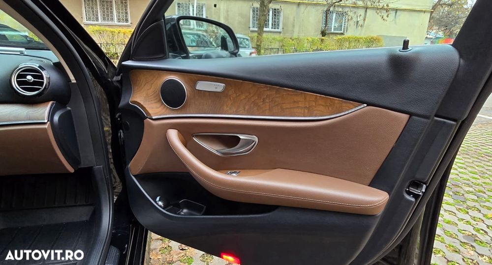 Mercedes-Benz E 220 d 4Matic T 9G-TRONIC Avantgarde - 8