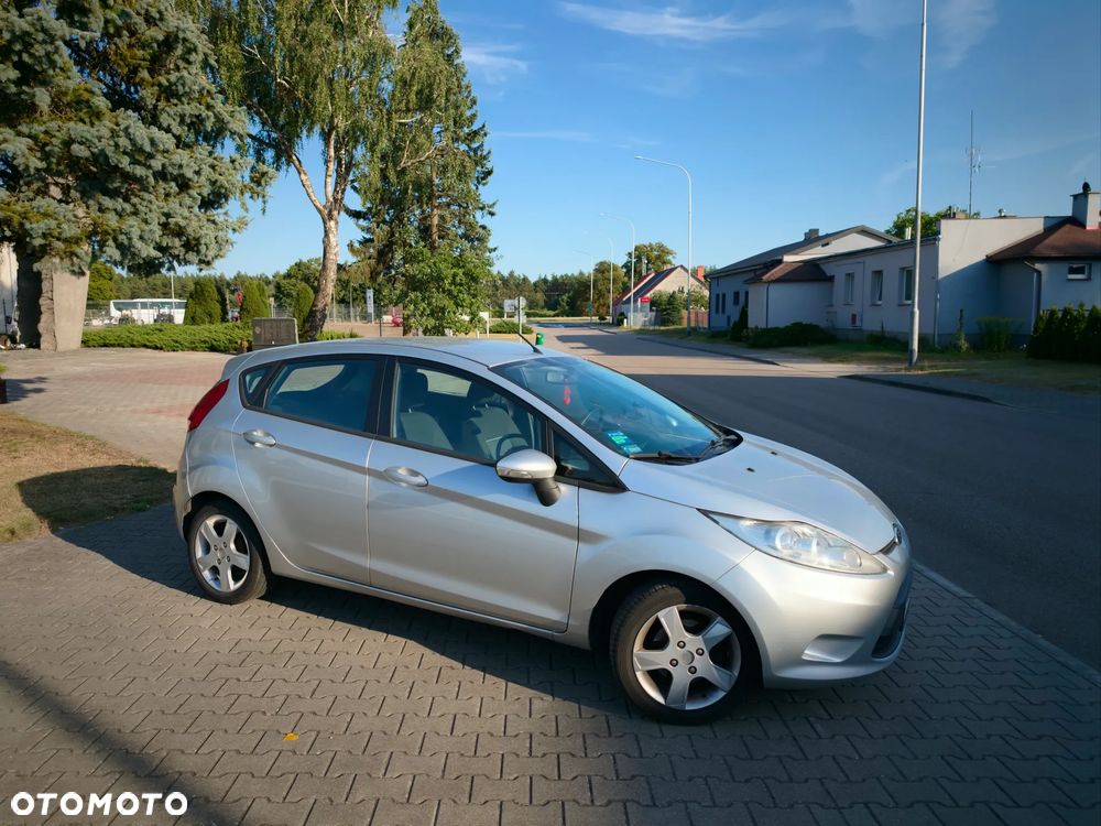 Ford Fiesta 1.25 Ambiente - 2