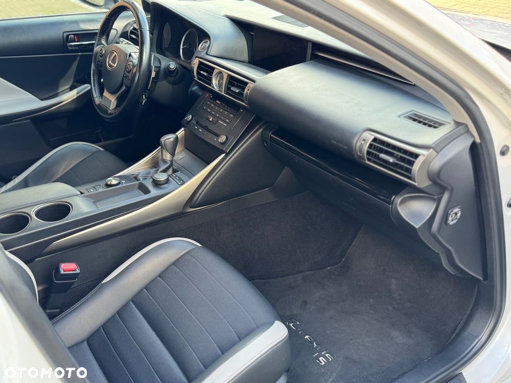 Lexus IS 200t / 300 Black - 11