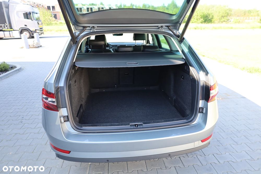 Skoda Superb 2.0 TDI DSG Style - 10