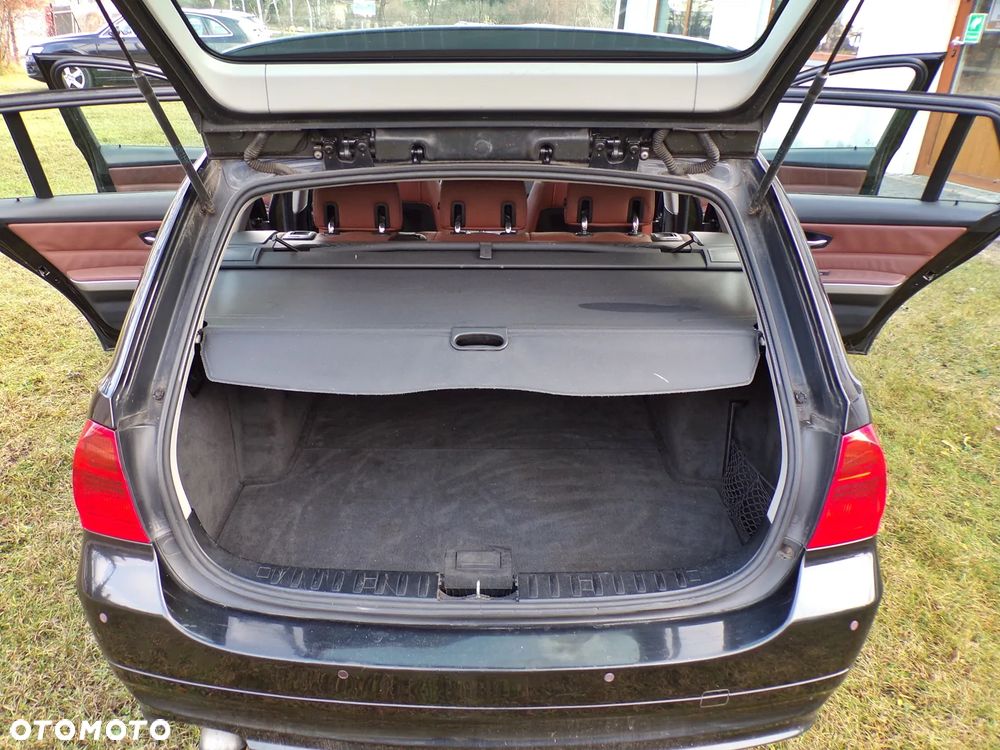 BMW Seria 3 320d DPF Efficient Dynamics Edition - 29