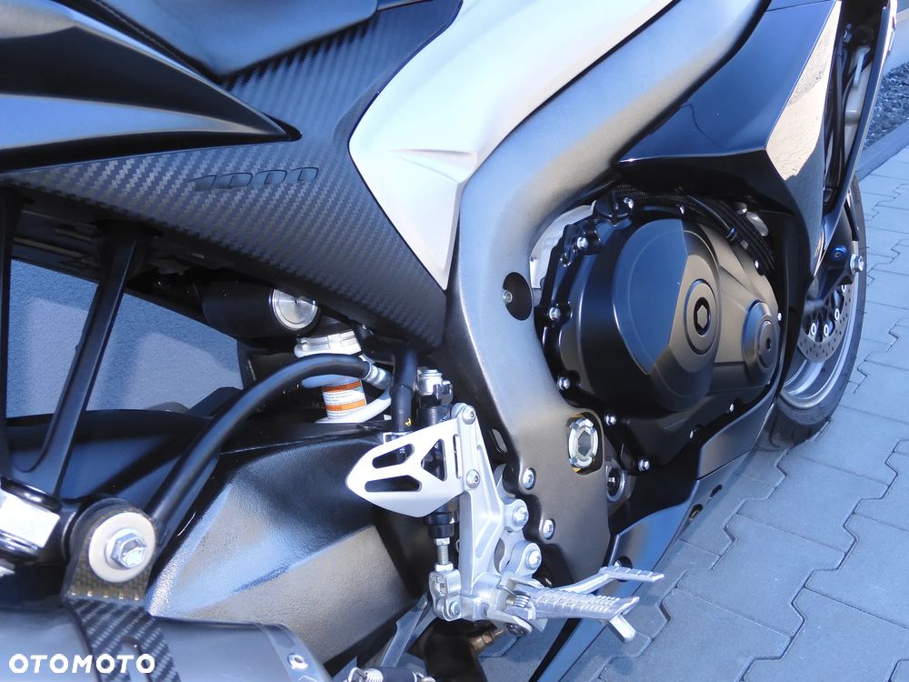 Suzuki GSX-R - 19