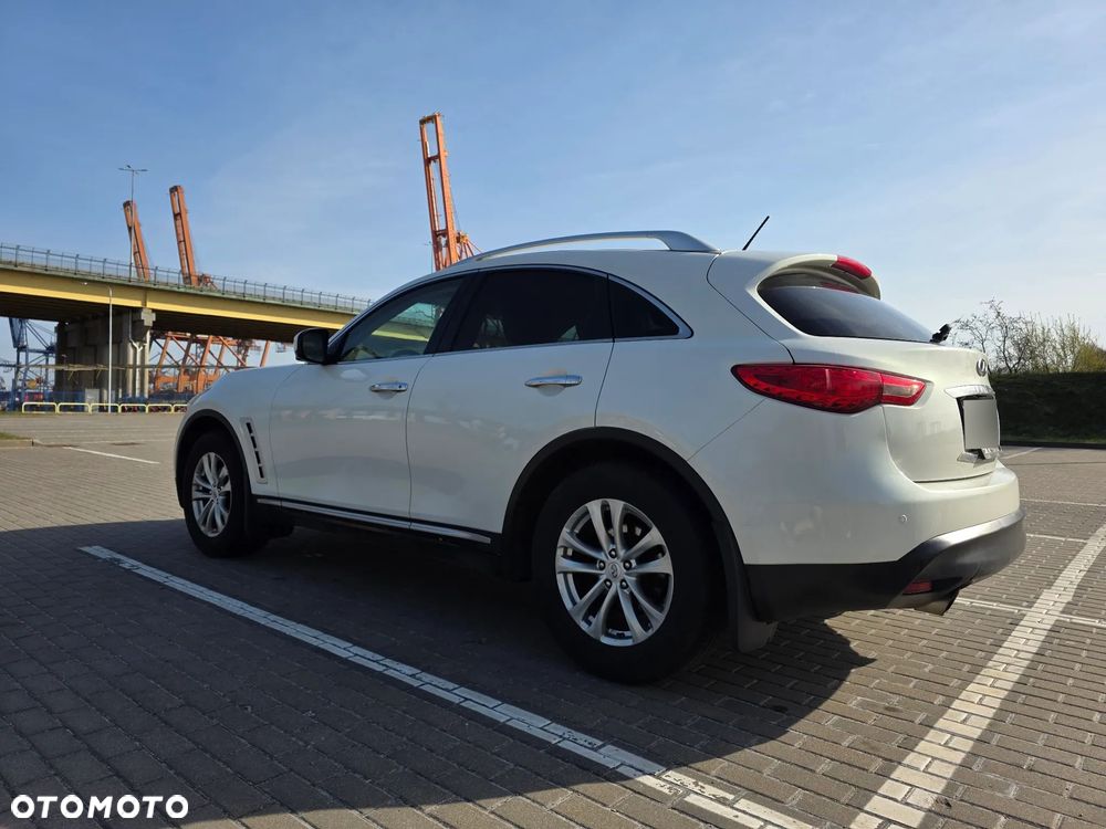 Infiniti FX - 9