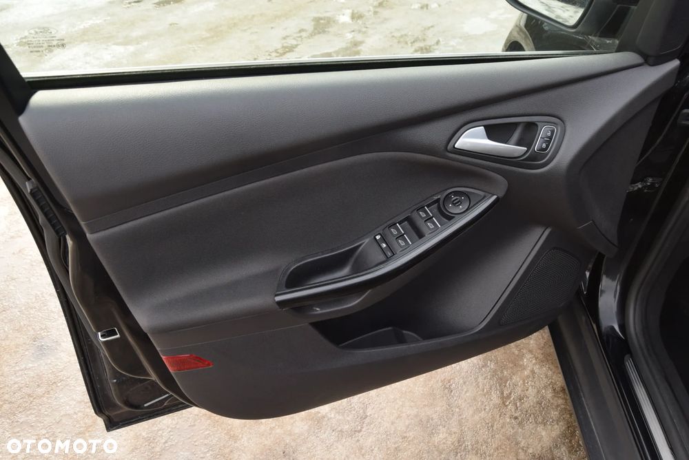 Ford Focus 1.0 EcoBoost Titanium - 23