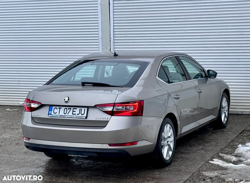 Skoda Superb 2.0 TDI DSG Ambition - 14