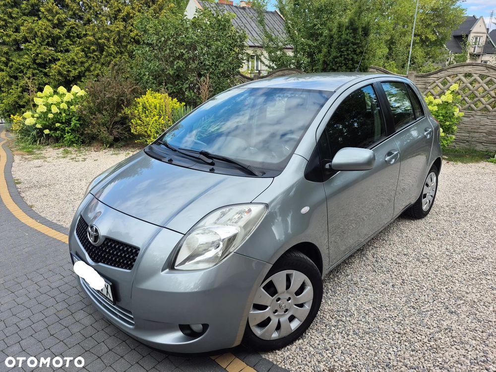 Toyota Yaris 1.3 VVT-i Sol - 1