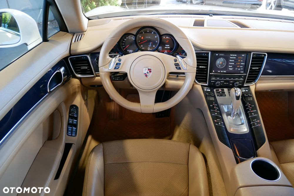 Porsche Panamera 4 - 16