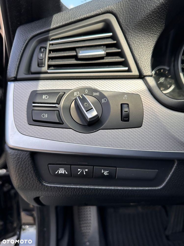 BMW Seria 5 520d xDrive - 9