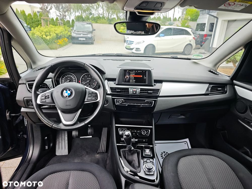 BMW Seria 2 218d - 11