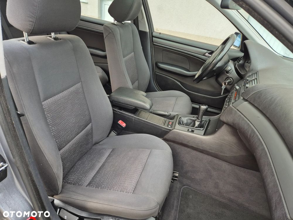 BMW Seria 3 316i - 30