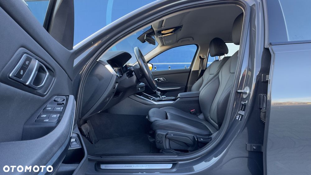 BMW Seria 3 318d Sport Line Shadow - 32