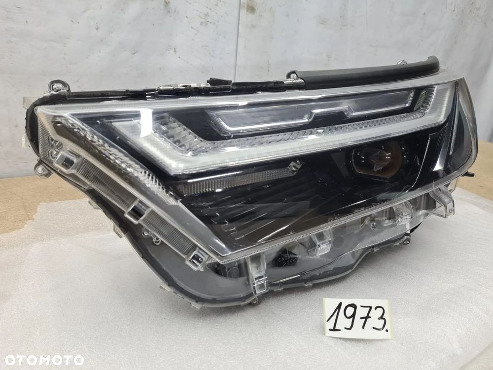 Toyota rav4 5 V lift lampa lewy przód full Led - 3