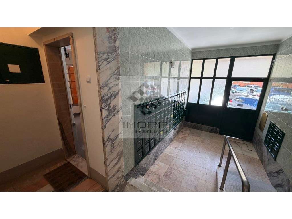 T1 Mobilado na Reboleira - Grande imagem: 2/19