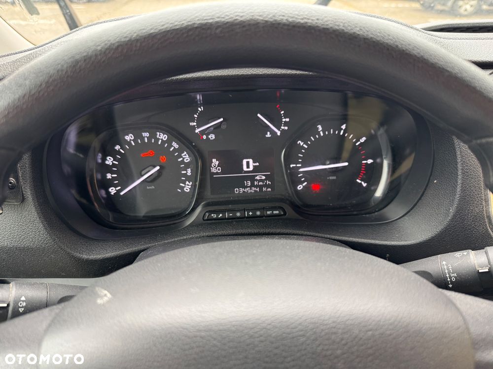 Opel Vivaro - 11