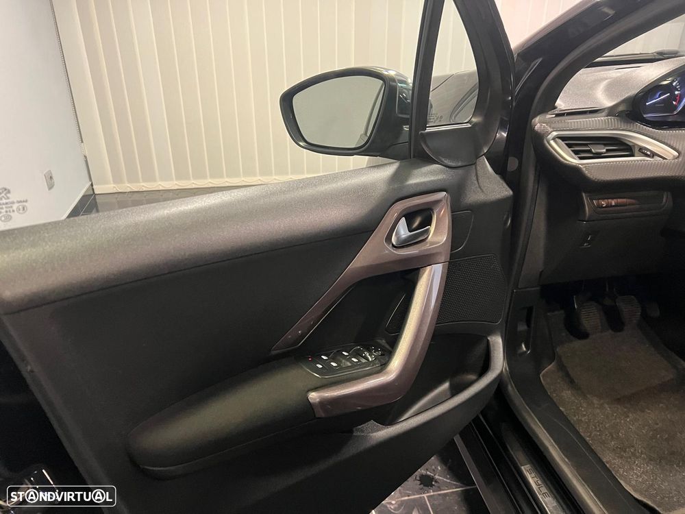 Peugeot 2008 1.2 PureTech Style - 19