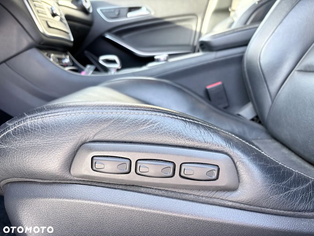 Mercedes-Benz GLA 45 AMG 4-Matic - 10