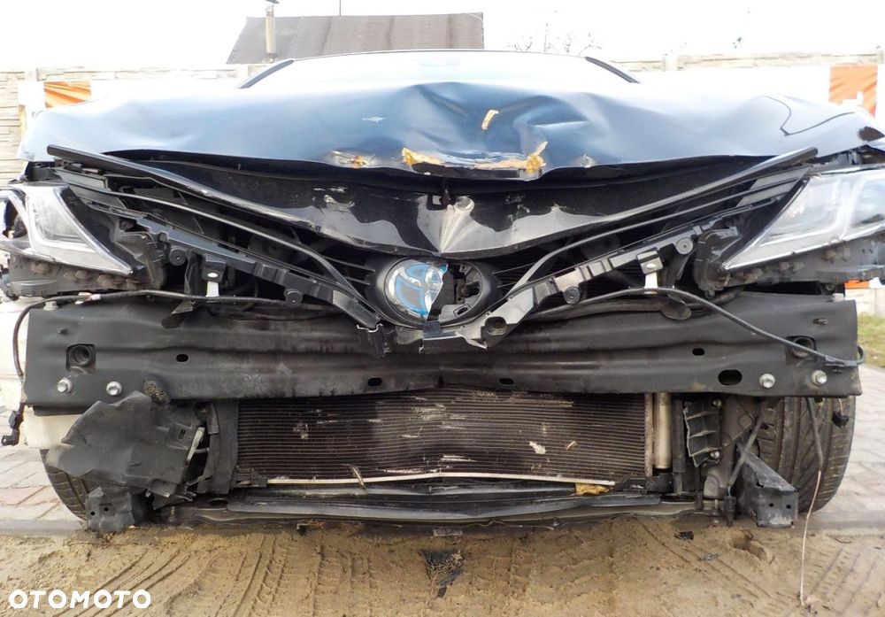 Toyota Camry - 3