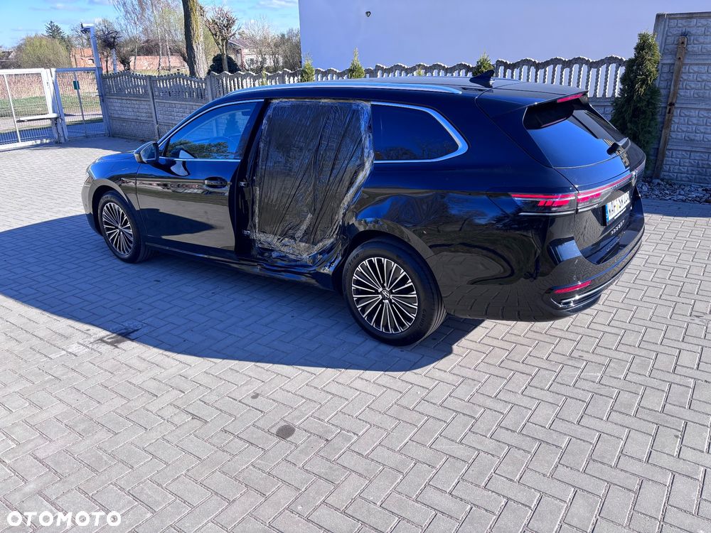 Volkswagen Passat Variant 2.0 TDI SCR 4Motion DSG Elegance - 10