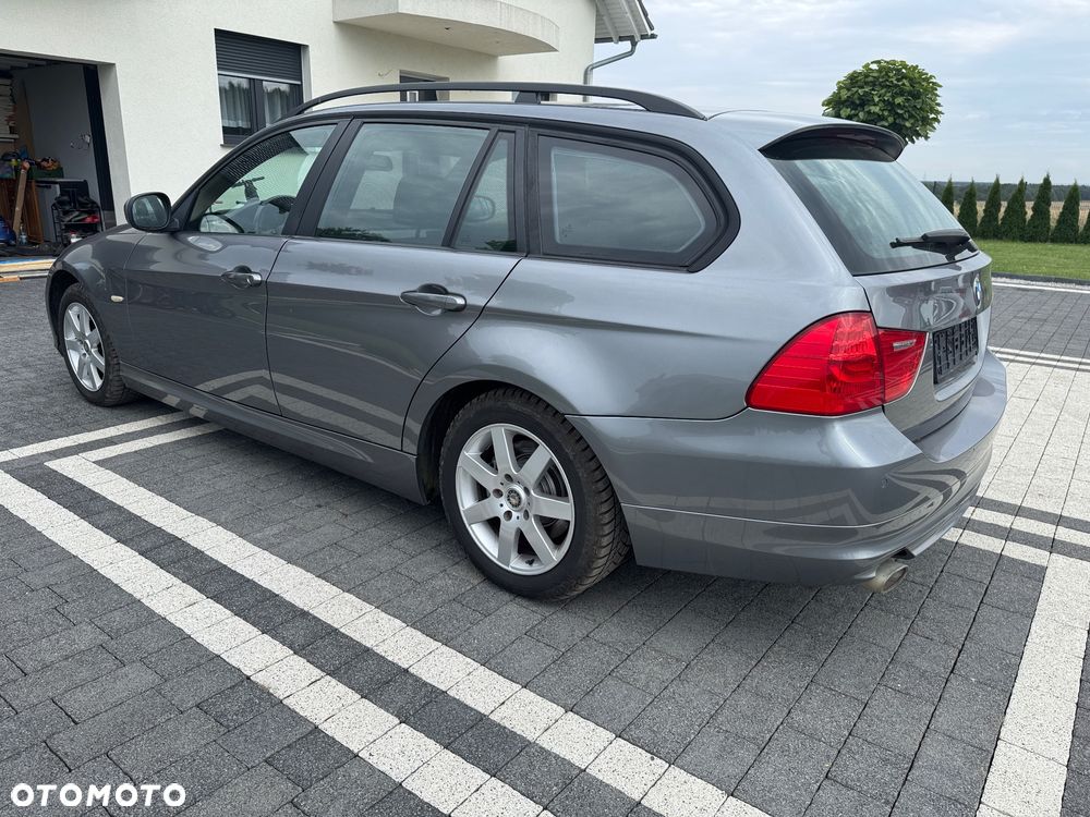 BMW Seria 3 320d DPF Touring - 13