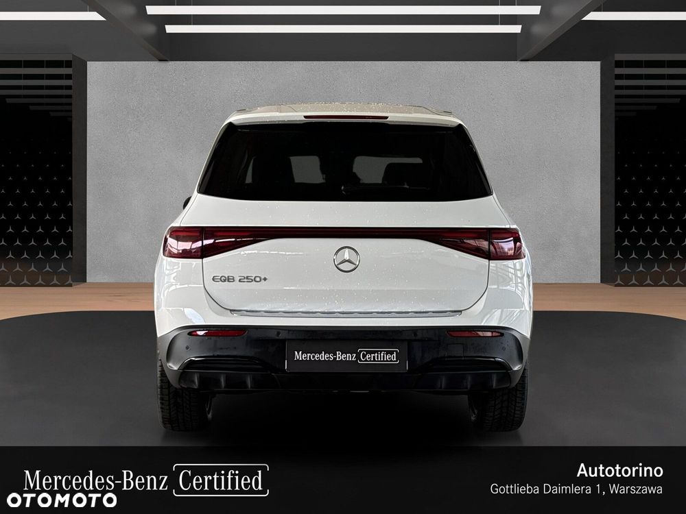 Mercedes-Benz EQB - 5