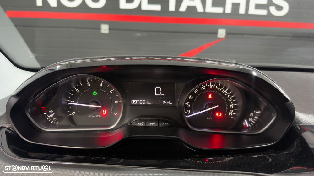 Peugeot 208 82 VTI Style - 19