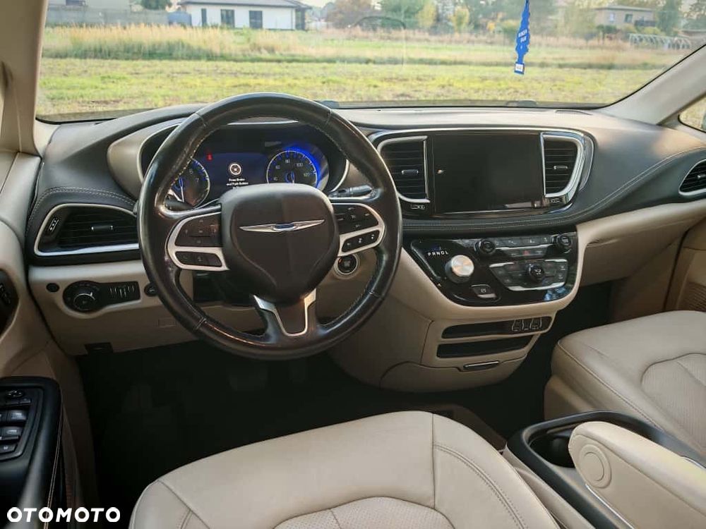 Chrysler Pacifica - 34