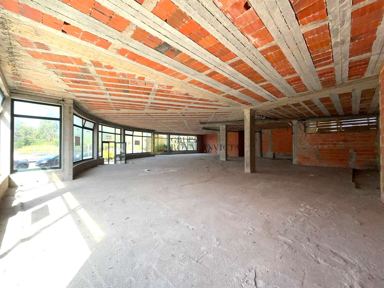 Fantástica Loja de Gaveto na Madalena – Vila Nova de Gaia - Grande imagem: 5/26