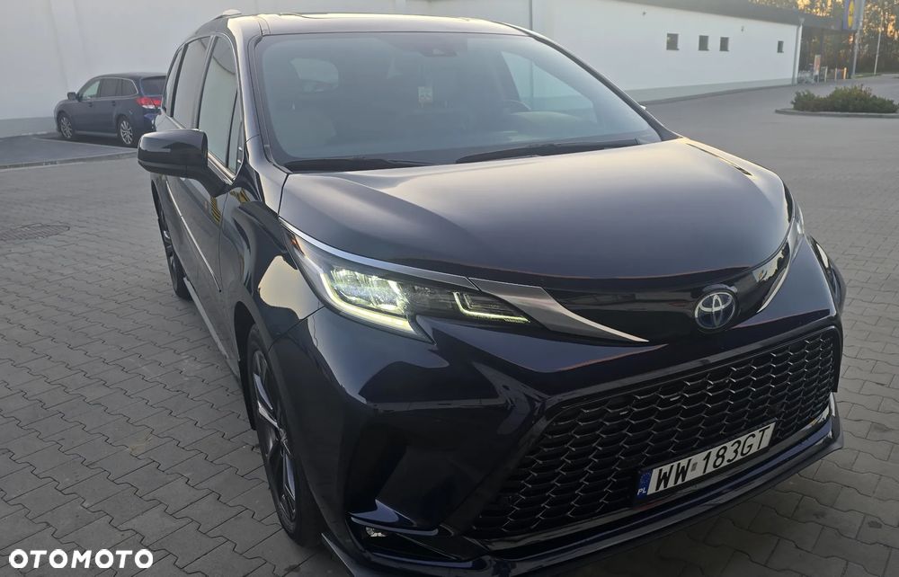 Toyota Sienna 2023 photo 2
