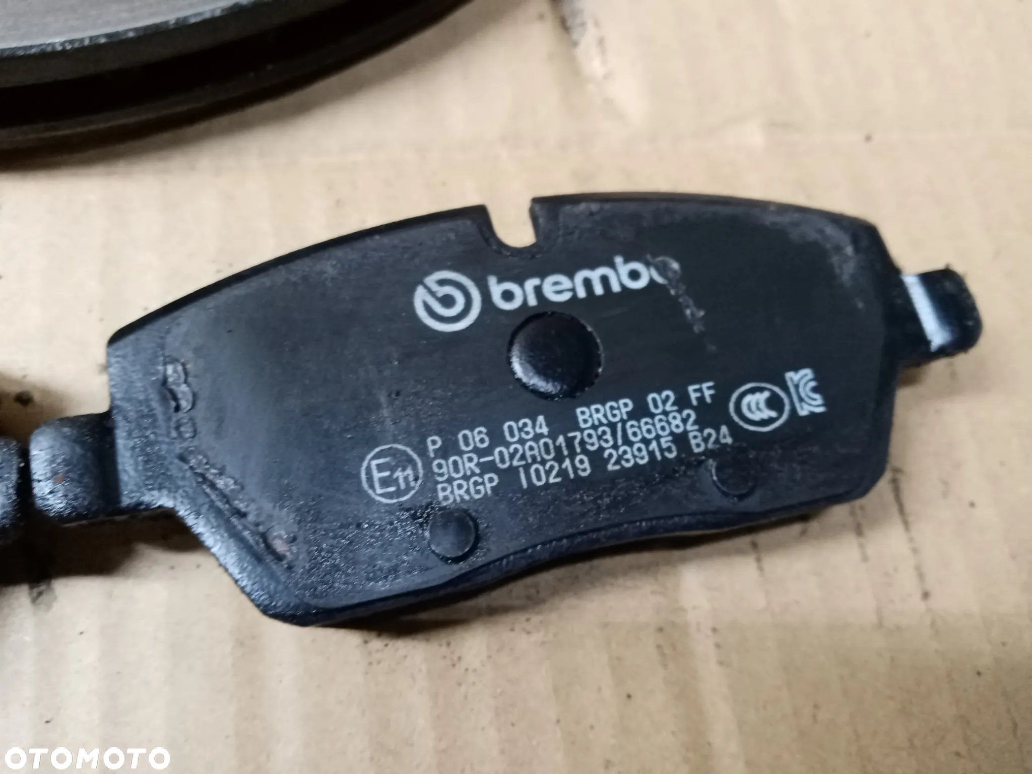 Tarcze hamulcowe klocki czujnik przód przednie Brembo komplet BMW I E81 E87 - 11