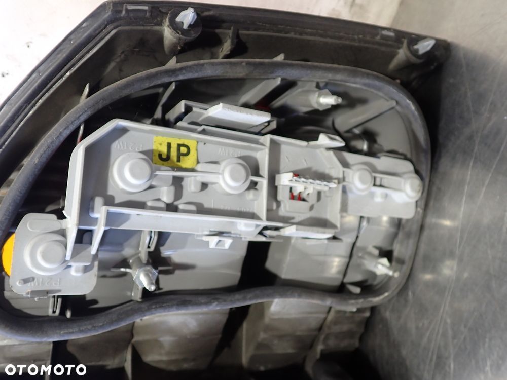 LAMPA LEWA TYLNA OPEL VECTRA C - 2