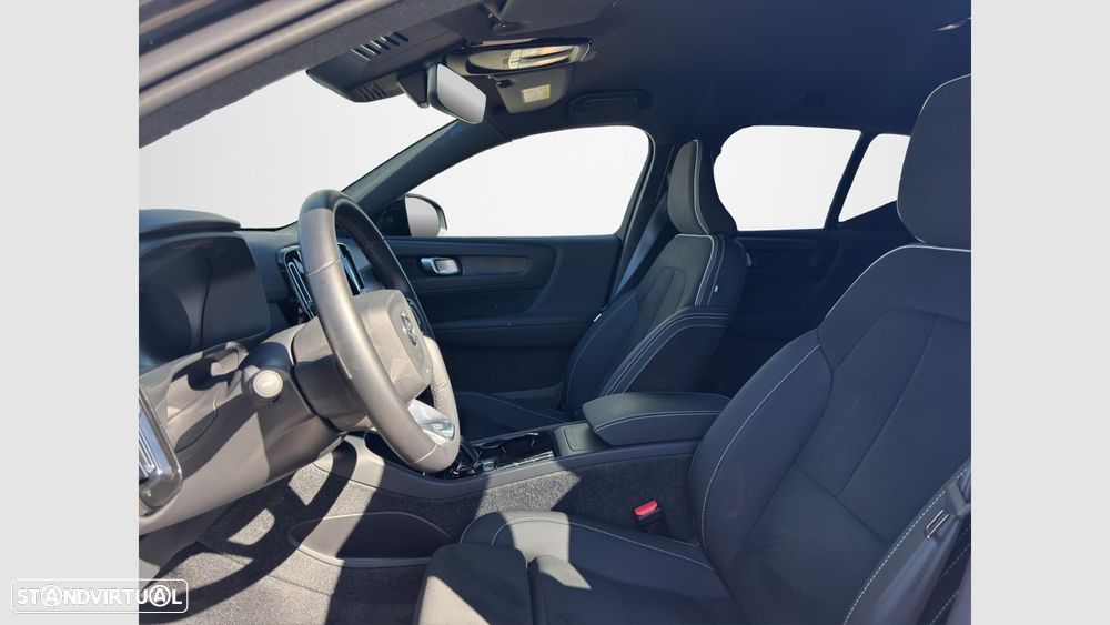 Volvo EX40 82 kWh Single Motor Extended Range Black Edition - 10