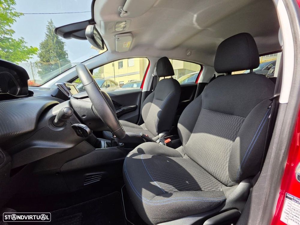 Peugeot 208 1.2 PureTech Signature - 17