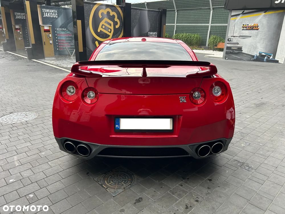 Nissan GT-R - 5
