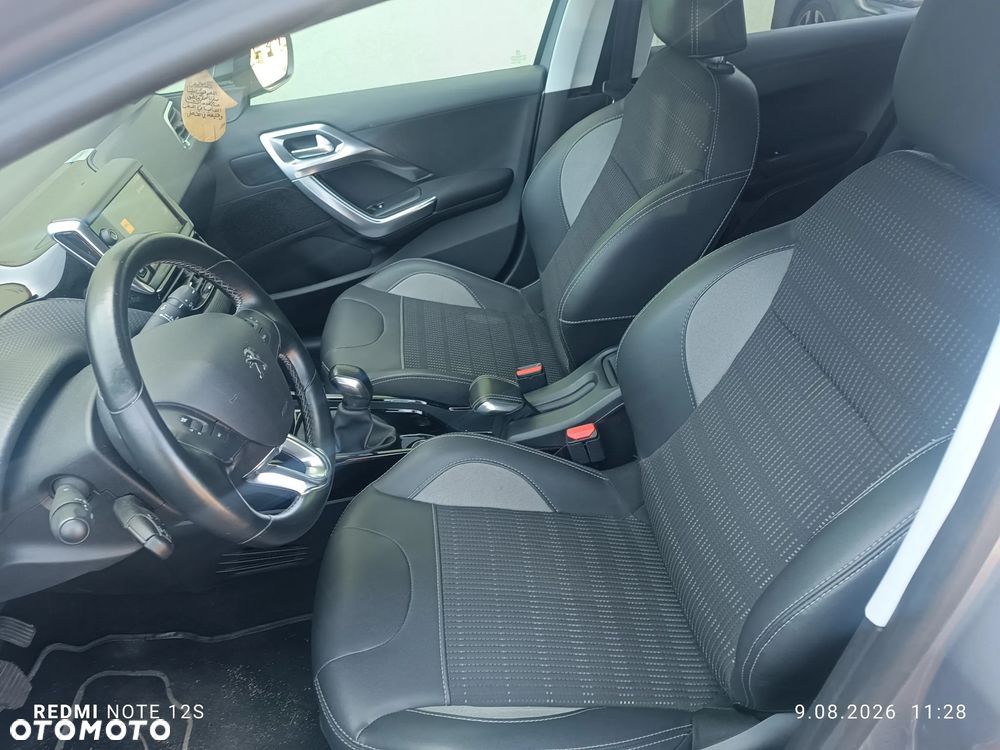 Peugeot 2008 1.5 BlueHDi Allure S&S - 23