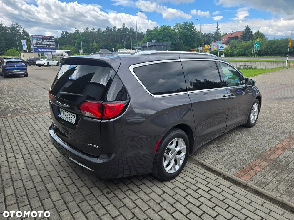Chrysler Pacifica - 5