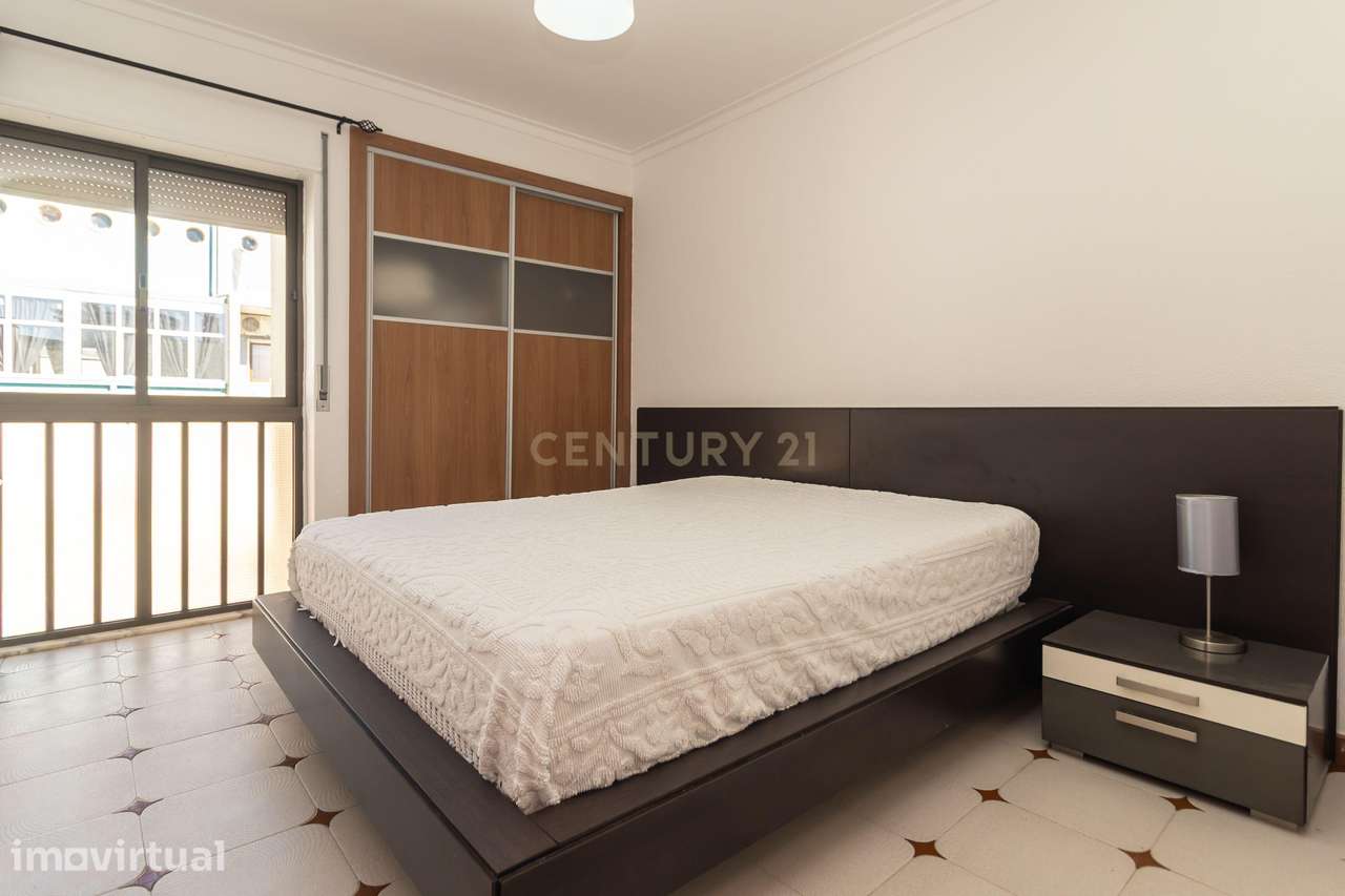 Apartamento T2 de 98m2 com Excelentes Áreas e 2 WC no Centro da Costa - Grande imagem: 3/36
