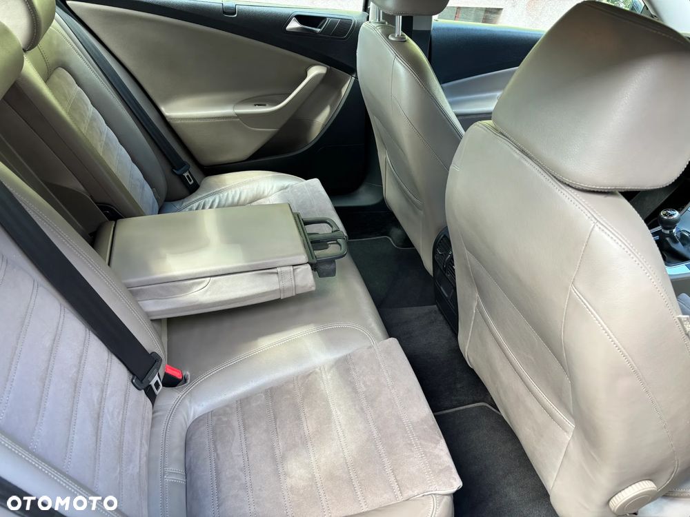 Volkswagen Passat 2.0 TDI DPF Highline - 20